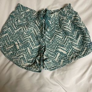 Green and White North Face Shorts Women’s Size Medium